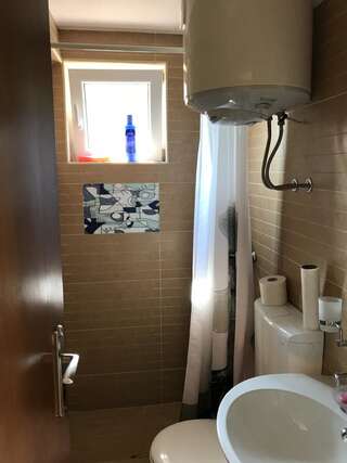 Апартаменты Studio Apartment Cudo Nevidjeno Karuč Апартаменты с видом на озеро-4